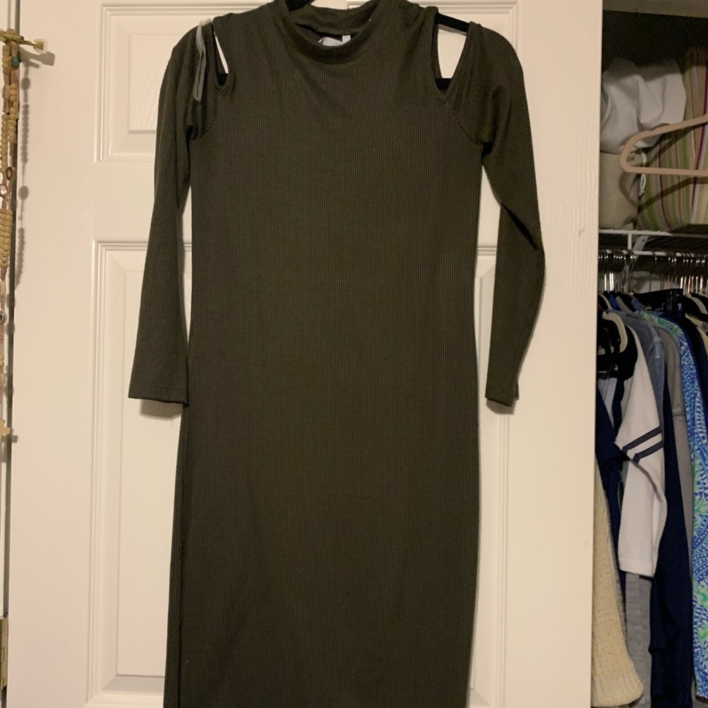 Pencil off should dress with long sleeves